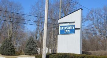 Economy Inn Bloomington Exterior photo